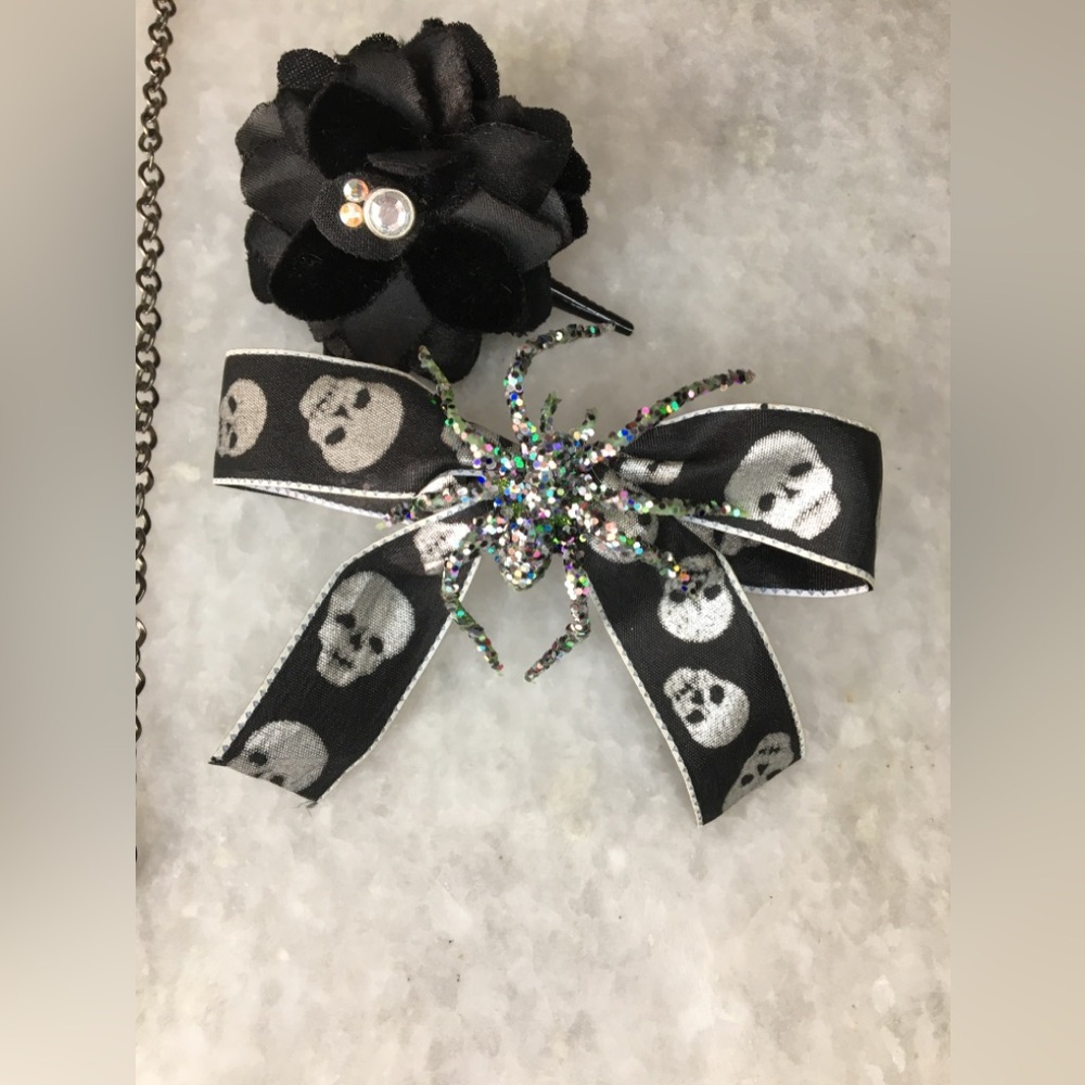 Spider web necklace & Black bow w/skull/spider hair clip & black flower hairclip - Picture 9 of 16